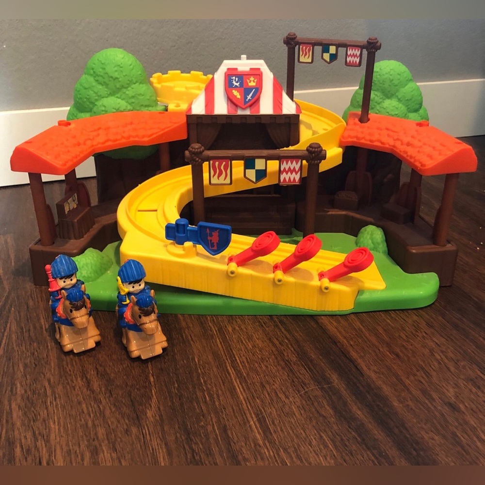 2012 Fisher-Price Little People Mike the Knight Klip Klop Arena play set
